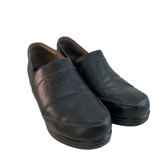 Biza Black Leather Embossed Slip on Clogs size 41 Preowned - Picture 1 of 5